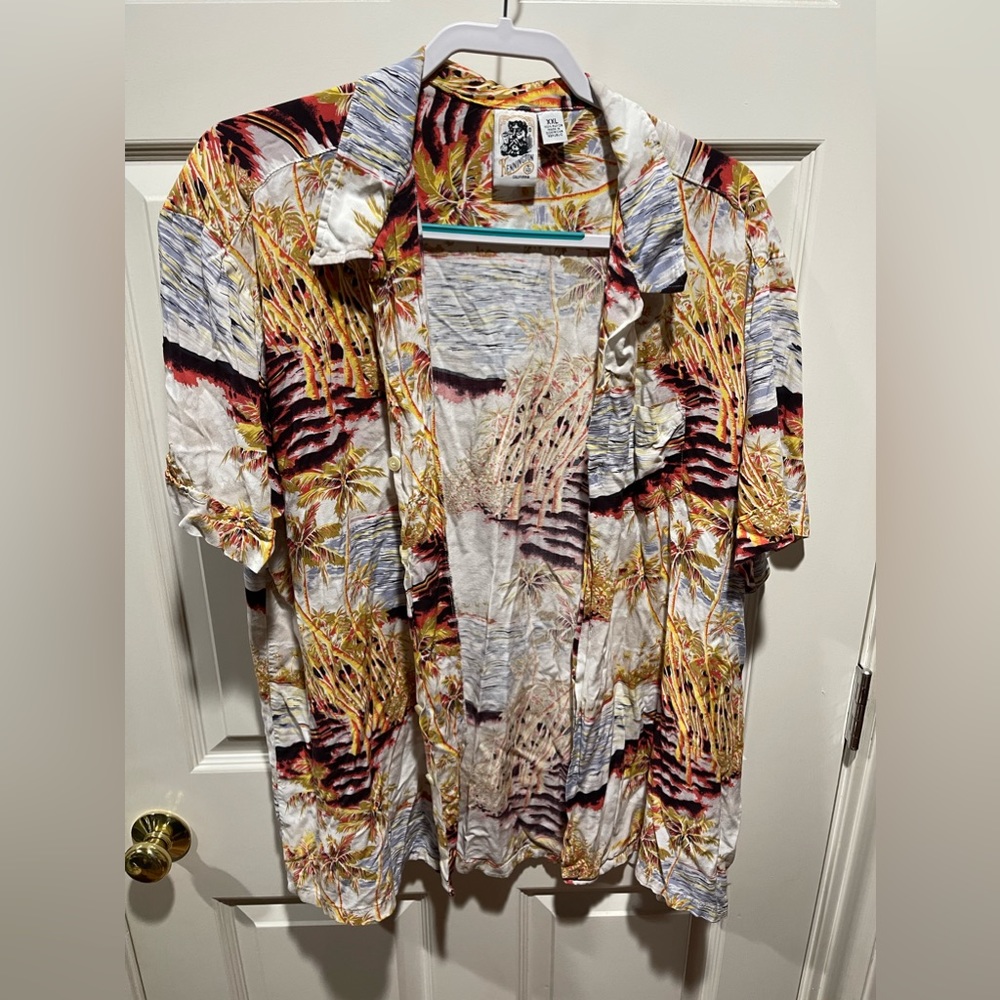 Men’s Hawaiian style shirt